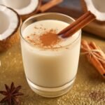 imagen refrescante de un vaso de horchata una bebida tradicional mexicana de arroz con sabor canela(1)